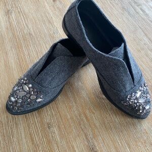 Elegant Gray Embellished VERA WANG Women's Shoes size 6